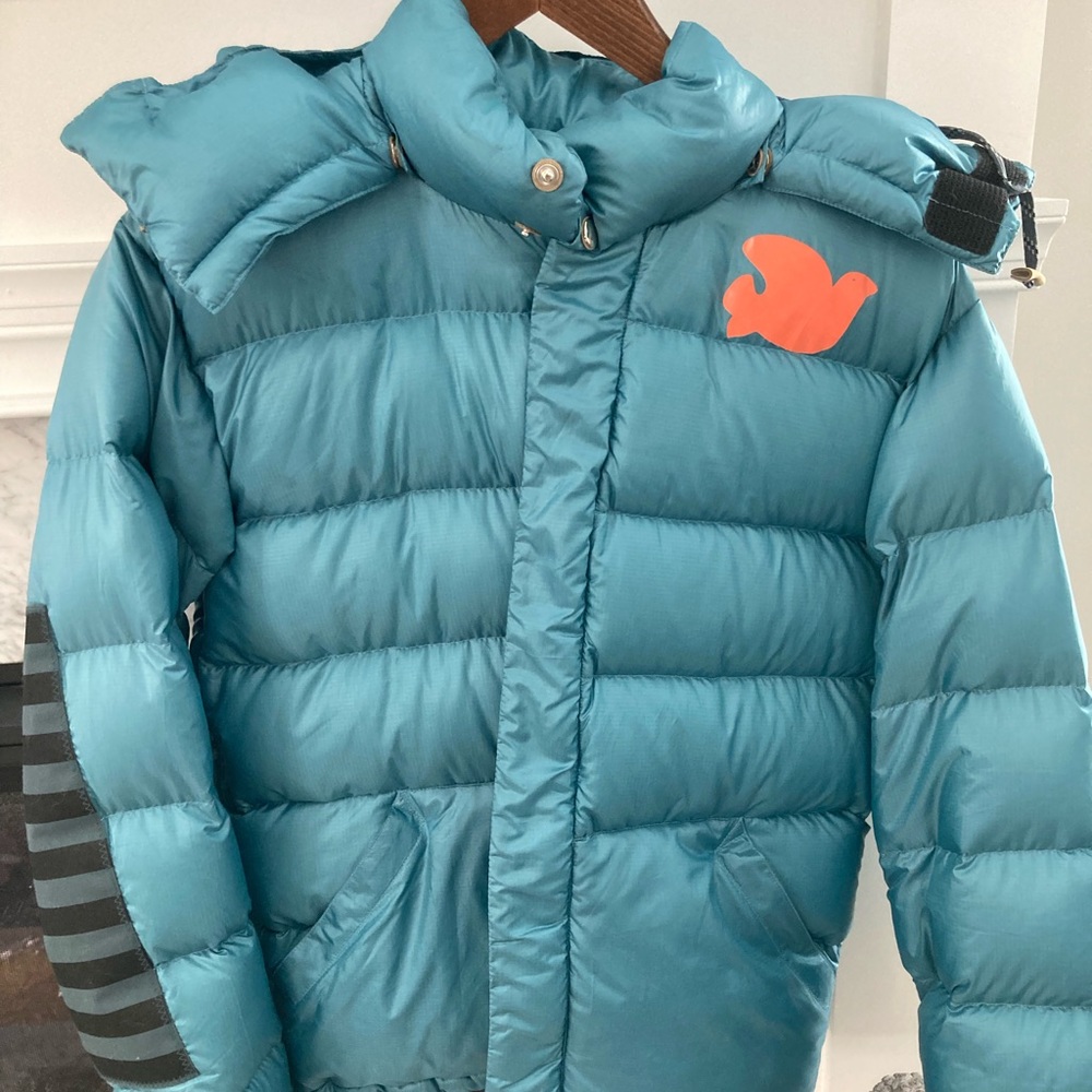 FREECITY UNISEX small snow jacket puffer with detachable hood.